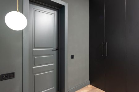 Guide pratique pour des mesures précises d'une porte intérieure