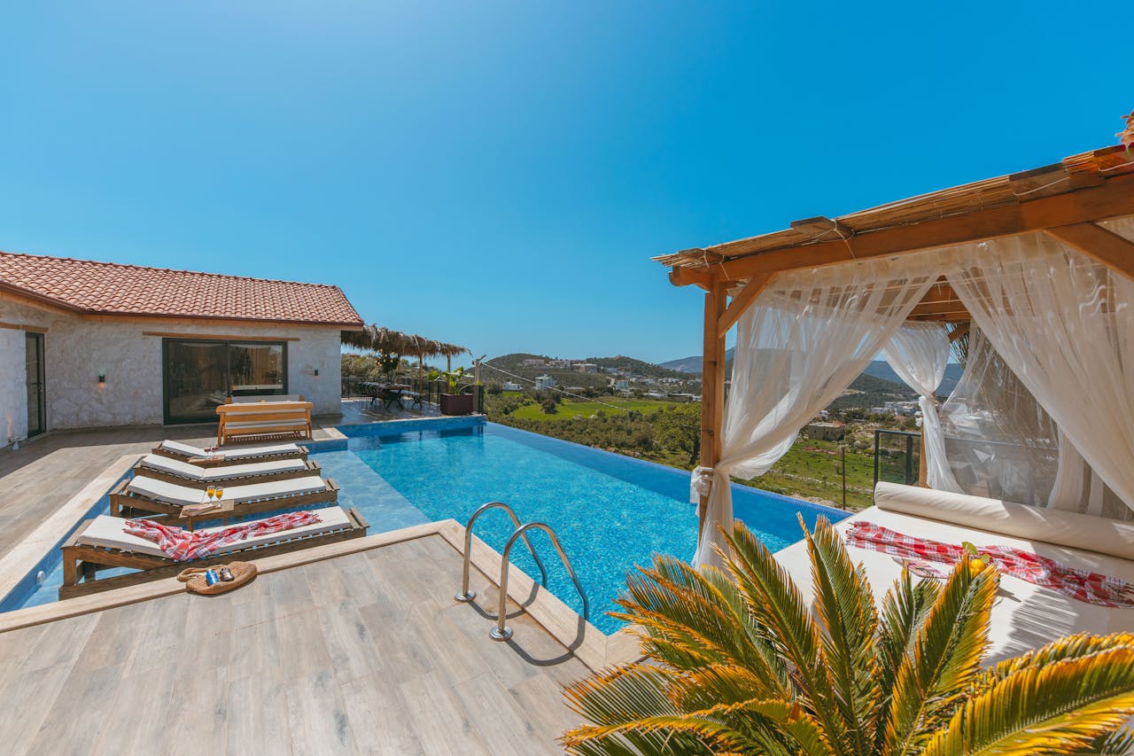 Le pool house bois : un refuge design et fonctionnel dans votre jardin ...