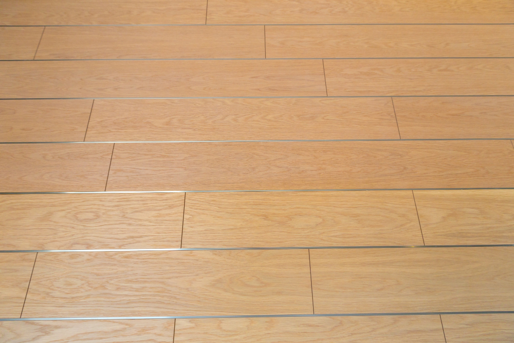 couleur de jointà à choisir pour un carrelage imitation parquet